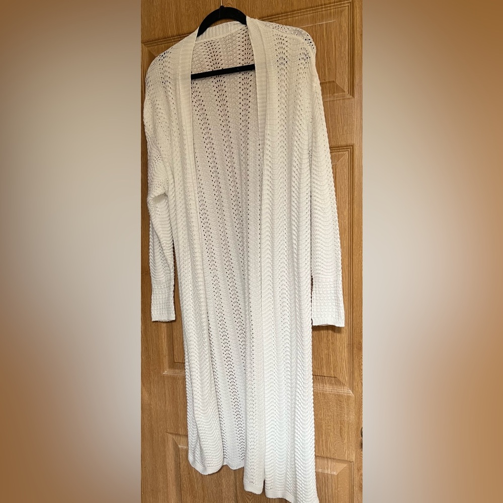 White, 3/4 sleeve, open front, long cardigan 🥰
